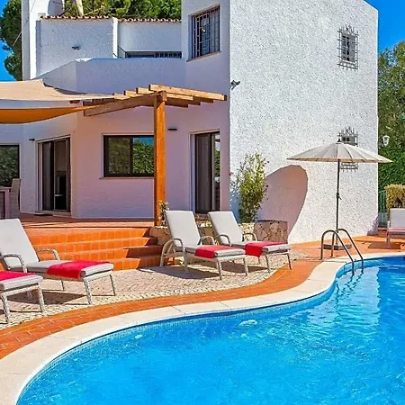 Sleeps 6 With Pool Air Con And Wifi ヴィラモウラ