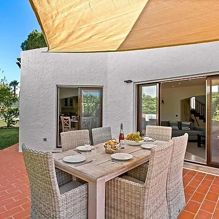 Sleeps 6 With Pool Air Con And Wifi Villa