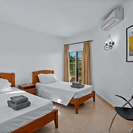 Sleeps 6 With Pool Air Con And Wifi Vilamoura