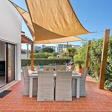 Villa Sleeps 6 With Pool Air Con And Wifi Vilamoura